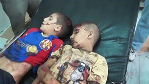جثتا طفلين سقطا في قصف القوات النظامية لبلدة طفس في درعا امس افپ