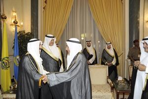 صاحب السمو الامير الشيخ صباح الاحمد مستقبلا علي الغانم﻿