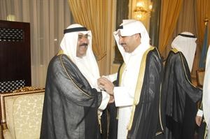 الشيخ مشعل الاحمد مستقبلا الشيخ حمد جابر العلي﻿