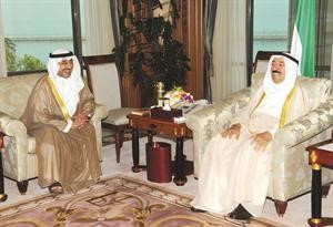 صاحب السمو الامير الشيخ صباح الاحمد مستقبلا جاسم الخرافي﻿