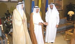 صاحب السمو الامير الشيخ صباح الاحمد ودعصام الفليج ودخالد المذكور
