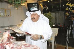 فحص اللحوم للتاكد من صلاحيتها﻿