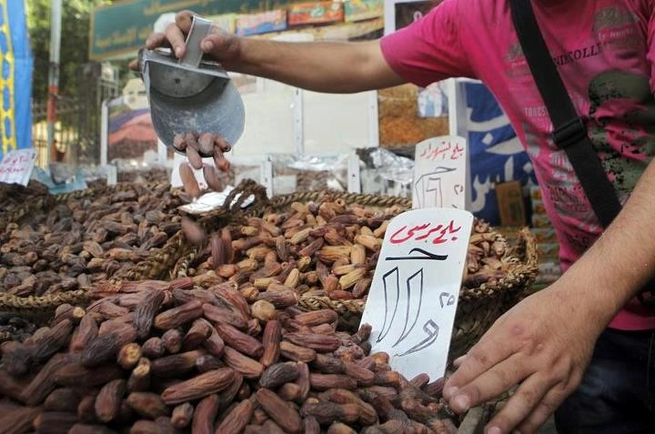 «بلح مرسي» أحدث أصناف التمور في سوق رمضان!