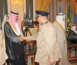 اللواء سليمان فهد الفهد مهنئا سمو ولي العهد
