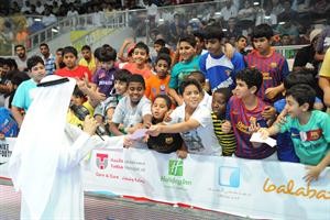 محمد المسند يتواصل مع جمهور الدورة
