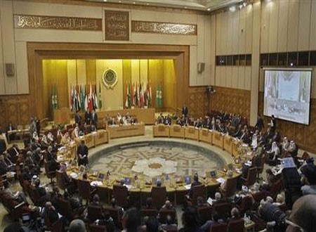 الدول العربية تدعو الأسد للتنحي مقابل تأمين خروجه الآمن ودمشق تهدد باستخدام  الأسلحة الكيماوية ضد التدخل الخارجي 
