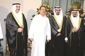 فيصل بومريوم يبارك للمعرس ووالده
