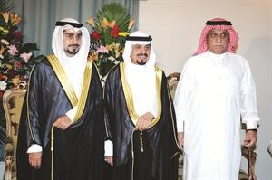 حسين عبدالعزيز يبارك

