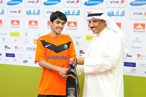 جائزة افضل لاعب لبندر لطيف
