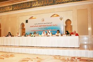 حلقة نقاشية حول دور المراة في التنمية﻿