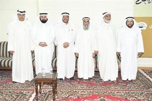 دوليد الطبطبائي ودحمد المطر يهنئان عبدالله العتيقي والحضور﻿