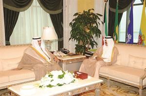 سمو ولي العهد الشيخ نواف الاحمد مستقبلا سمو الشيخ ناصر المحمد
