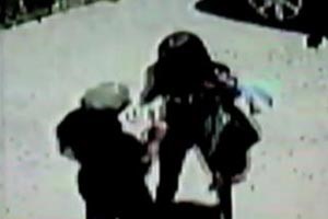 بالصور.. جانيت جاكسون تصفع ابنة مايكل جاكسون وتصفها بالعاهرة 