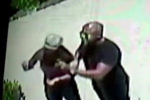 بالصور.. جانيت جاكسون تصفع ابنة مايكل جاكسون وتصفها بالعاهرة 