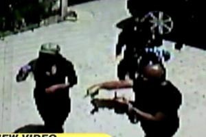بالصور.. جانيت جاكسون تصفع ابنة مايكل جاكسون وتصفها بالعاهرة 