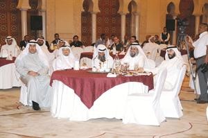 علي الزبيد وعبدالرحمن زمان ودناظم المسباح ويبدو عبدالعزيز العنجري خلال الغبقة﻿