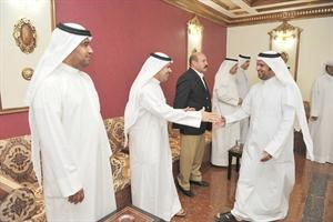احد المواطنين مهنئا الجسار