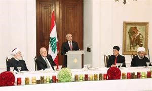الرئيس ميشال سليمان متحدثا خلال الافطار الرمضاني السنوي في القصر الجمهوري مساء امس الاول	محمود الطويل﻿