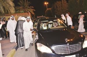 صاحب السمو الامير وسمو ولي العهد لدى وصولهما الى ديوان الحمود﻿