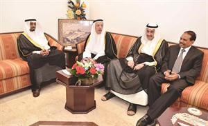 الحمود مع عدد من مهنئيه﻿