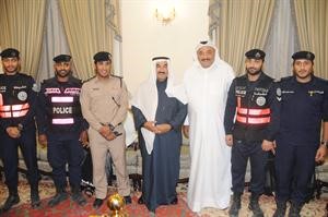 اللواء مصطفى الزعابي وعدد من افراد الشرطة يقدمون التهاني﻿