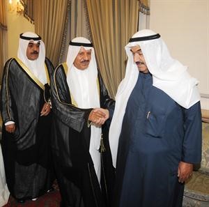 الشيخ دعيج الخليفة والشيخ فيصل المالك يقدمان التهاني﻿