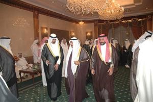 سمو الشيخ ناصر المحمد والشيخ احمد صباح السالم يهنئان الشيخ محمد الخالد﻿