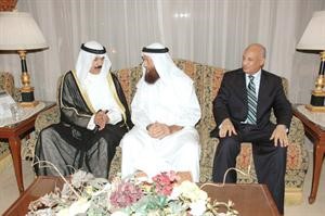 خالد السلطان والسفير المصري يهنئان﻿