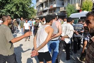 عناصر حفظ النظام في قبضة الجيش الحر في حلب افپ