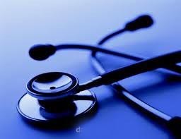يتنكر في زي فتاة ويمارس الطب دون ترخيص