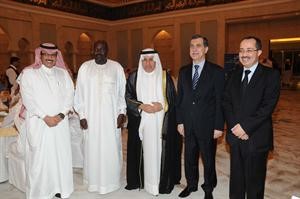 دالفايز مع السفير السنغالي عبدالاحد امباكي والسفير اللبناني دبسام النعماني انور الكندري
