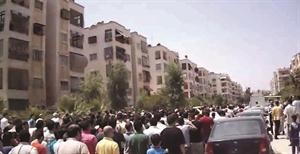 صورة عن شريط فيديو بثه ناشطون لمظاهرة في حلب امس