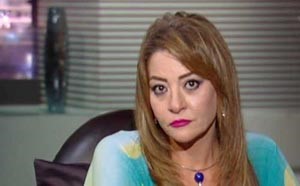 بالفيديو .. مذيعة  تتعرض لموقف محرج  على الهواء
