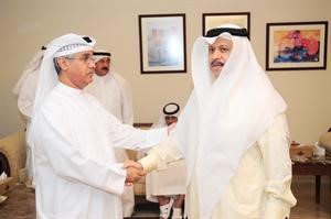 والسفير القطري عبدالعزيز الفهيد مهنئا نظيره الاماراتي﻿