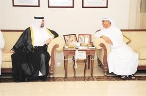 عبدالله سالم العلي مع السفير الاماراتي﻿