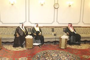 صاحب السمو الامير الشيخ صباح الاحمد وسمو ولي العهد الشيخ نواف الاحمد مع سمو الشيخ ناصر المحمد

