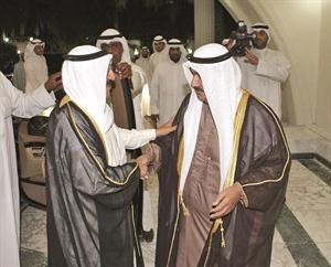 صاحب السمو الامير الشيخ صباح الاحمد مصافحا سمو الشيخ ناصر المحمد
