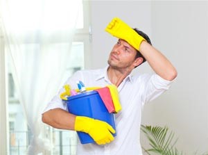 مشاركة الرجل في تنظيف المنزل تجعله أكثر سعادة من غيره