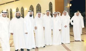دعلي العمير متوسطا المهنئين بشهر رمضان﻿