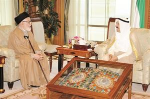 صاحب السمو الامير خلال لقائه السيد محمد بحر العلوم﻿