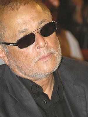 محمود عبدالعزيز﻿
