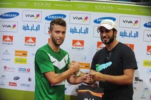 البرازيلي دو دو يتسلم جائزة افضل لاعب
