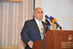 دعبداللطيف البدر يلقي كلمته سعود سالم
