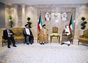 سمو الشيخ جابر المبارك مستقبلا عمار الحكيم والوفد المرافق بحضور السفير العراقي محمد حسن بحر العلوم﻿
