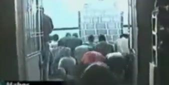 بالفيديو.. الاعتداء على امام صلى بسرعة  40 ركعة في الدقيقة خلال الصلاة التراويح