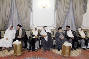 سمو الشيخ ناصر المحمد وجاسم الخرافي ومحمد بحر العلوم وعمار الحكيم ومحمد الصقر خلال الغبقة﻿
