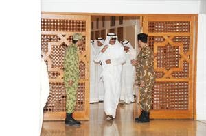 الشيخ صباح الخالد اثناء خروجه من المجلس﻿