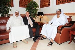 دمحمود الجمعة ومسعد قطب وناصر المسيلم في حوار جانبي اسامة ابوعطية