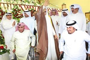 صاحب السمو الامير يحيي الحضور في نادي المعاقين﻿