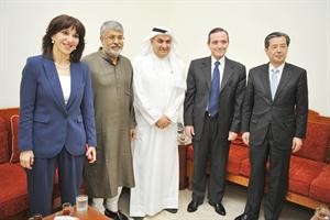 السفيرة الفرنسية ندى يافي والسفير الهندي ساتيش ميهتا وديبلوماسيون يقدمون التهاني
